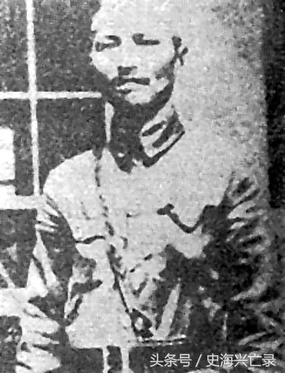 这军阀养了一个师的神棍，上战场画符念咒，发军饷用“死人钱”