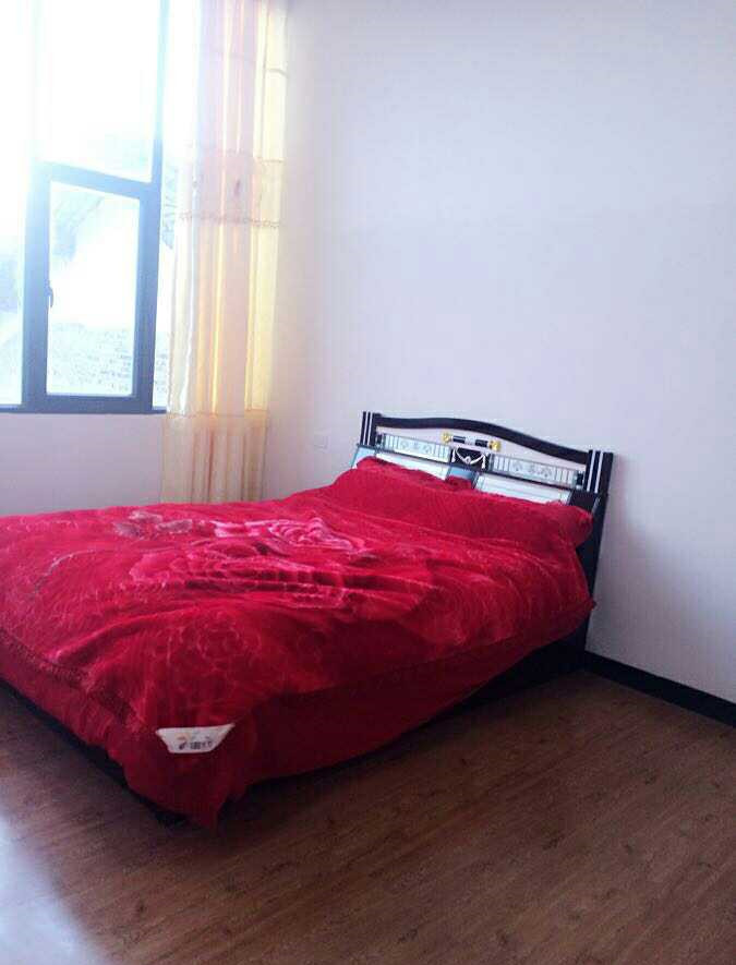 晒晒我家农村自建房，内部装修简单，被表姐嘲笑：驴粪蛋表面光