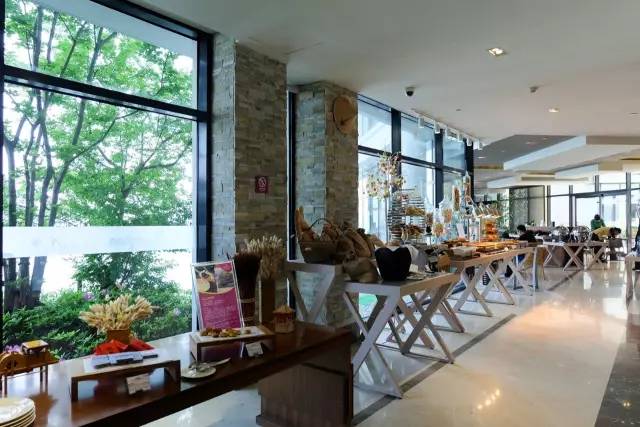 初夏阳光下太平湖沐心酒店风景,太平湖旅游攻略酒店