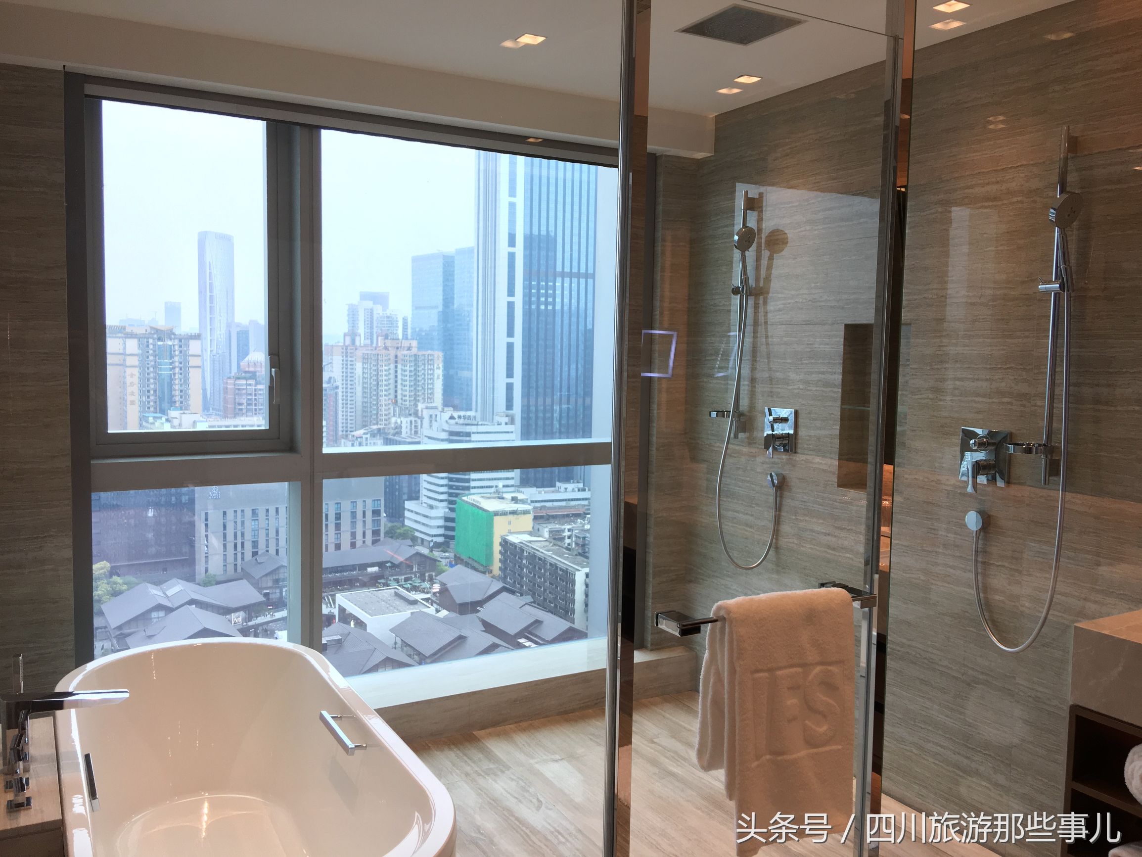 和领事、CEO做邻居，揭秘这家成都最贵的服务式公寓