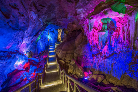 最大的芙蓉洞在哪里,世界三大洞穴探访神秘芙蓉洞