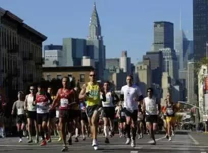 拉里·伯德之后美国白人球星几乎绝迹，乔丹一手遮天，征服所有黑人白人球迷