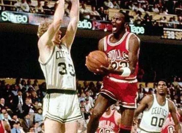 拉里·伯德之后美国白人球星几乎绝迹，乔丹一手遮天，征服所有黑人白人球迷