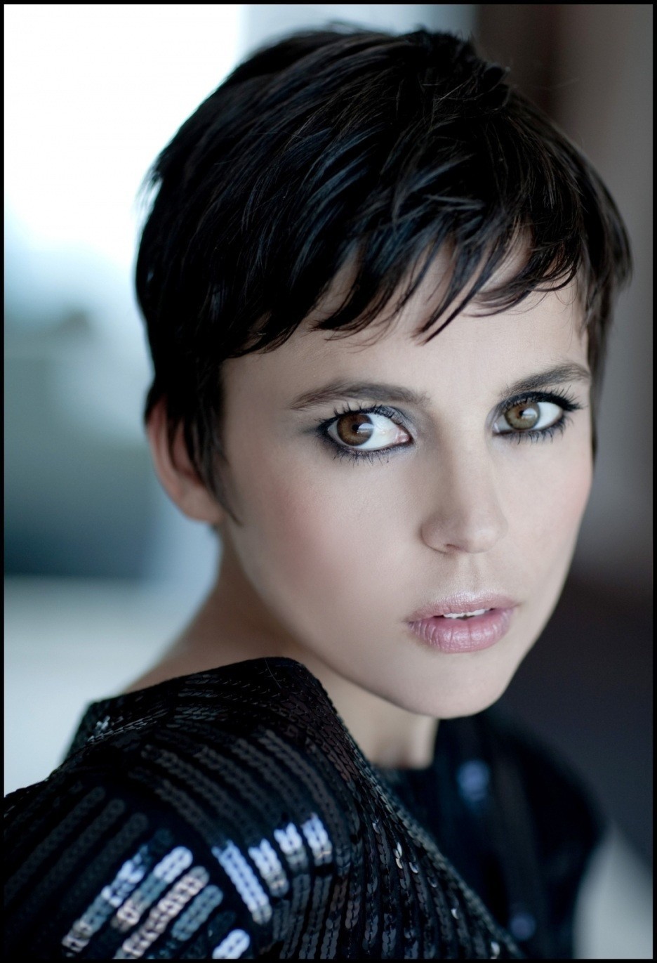 别光看加朵，她身边也都是女神啊丨赏色