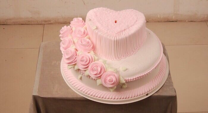 小朋友生日带什么蛋糕去幼儿园,一起跟幼儿园小朋友分享生日蛋糕