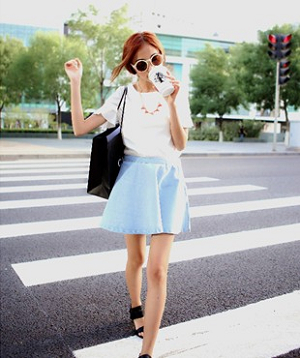 这个夏天怎样搭配牛仔短裤才时尚,牛仔短裤的夏季穿搭