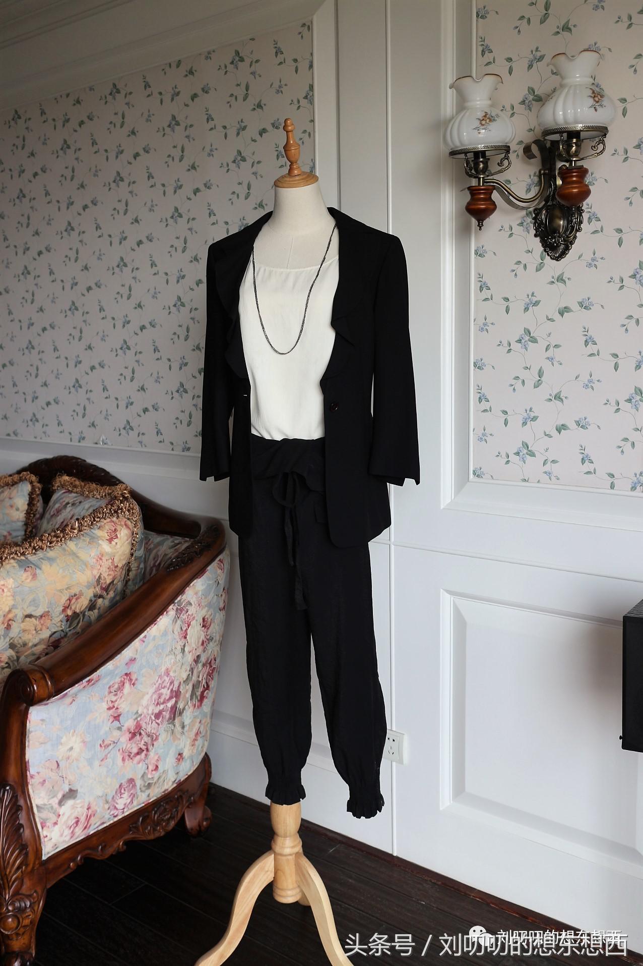 如何把严肃的正装西服穿出不羁感-一日一Look之黑白配二