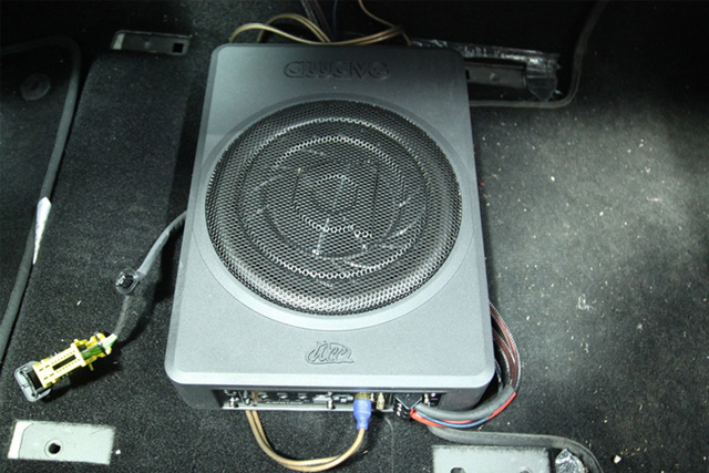 昆仑凯翼音响效果,凯翼炫界后门加装音响