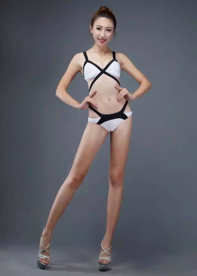 学院风格时装发布会,完整的服装发布会