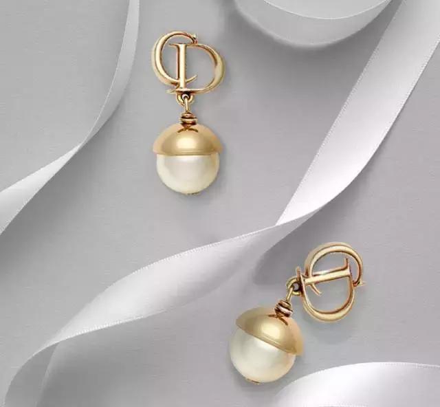 樊姐王柏川爱马仕 (梵克雅宝爱马仕)