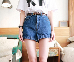 这个夏天怎样搭配牛仔短裤才时尚,牛仔短裤的夏季穿搭