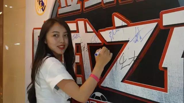 欧冠夺冠呐喊,欧冠赛场现场呐喊