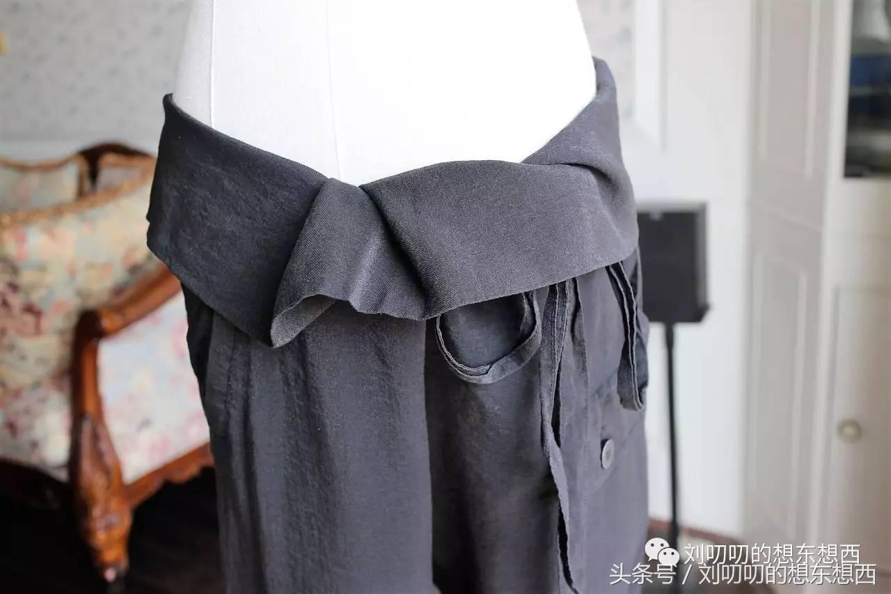 如何把严肃的正装西服穿出不羁感-一日一Look之黑白配二