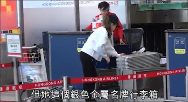 方媛老是被嘲用高仿产品嫁给郭富城后终于用上最新款奢侈包