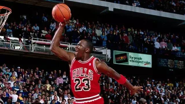 拉里·伯德之后美国白人球星几乎绝迹，乔丹一手遮天，征服所有黑人白人球迷
