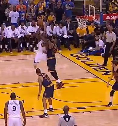 2018年勇士打败骑士照片,骑士勇士g1