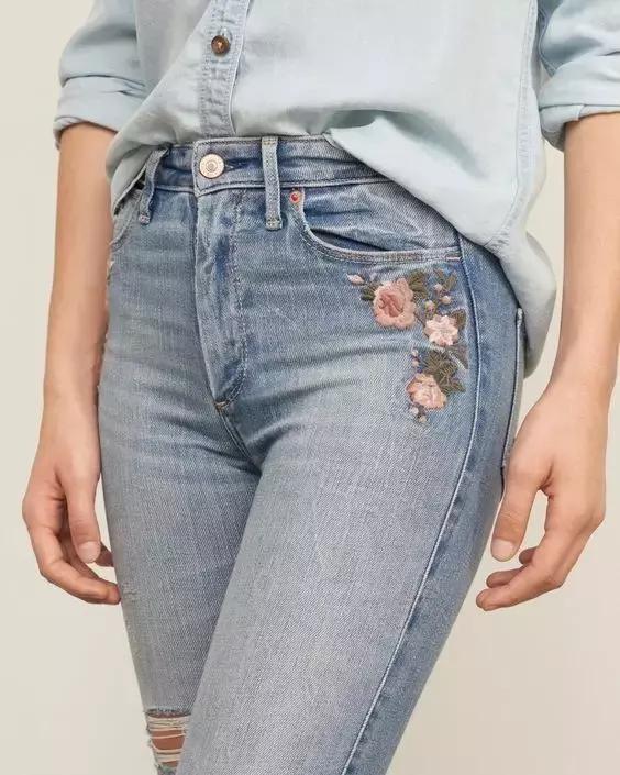 衣服破了个小洞怎么补无痕迹,衣服破了一个特别小的洞