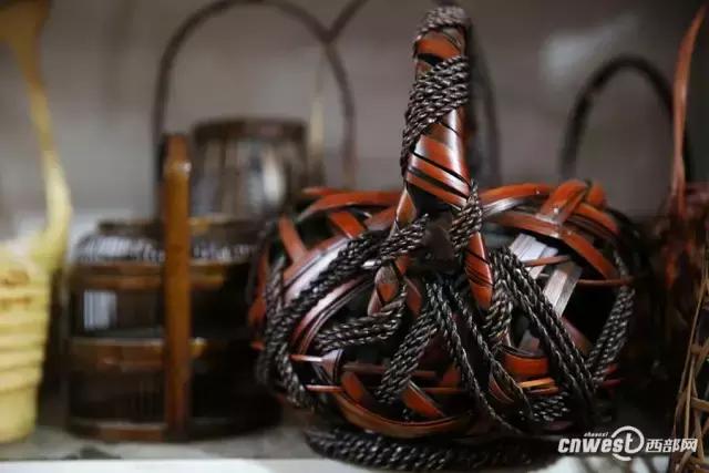 想去竹芭市买个竹子编的电壶壳，但不知道在哪买瓶胆