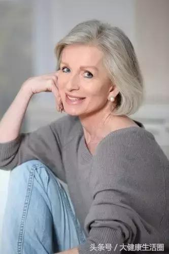 注意,绝经年龄太早或太迟都不好这个年龄段才正常!