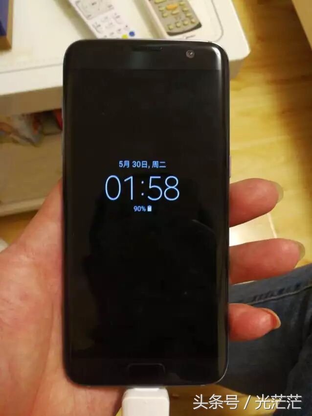 三星s7edge不显示状态栏了,三星s7edge长时间不用充不上电