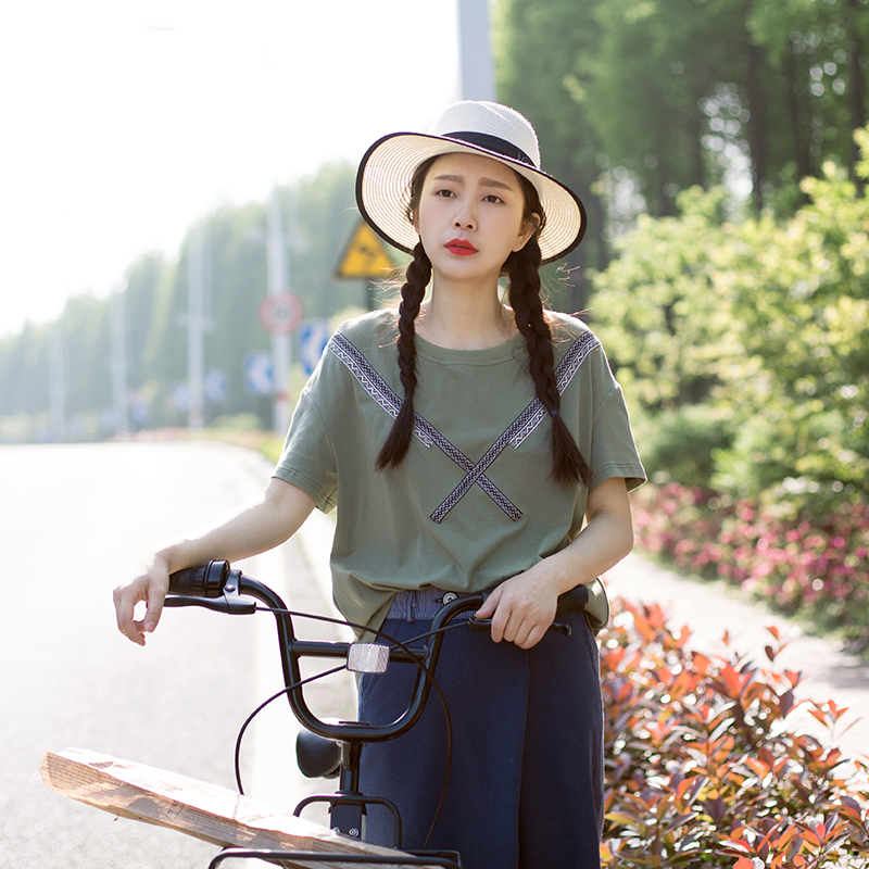 胖女孩子穿的宽松版的t恤,胖女生穿什么宽松t恤好看