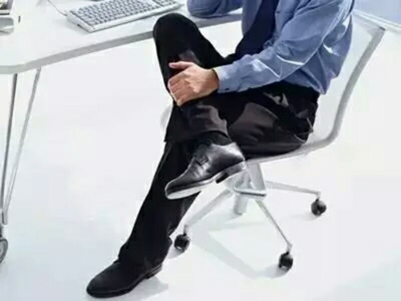 坐着喜欢抖脚是怎么回事,喜欢抖脚的人是病态吗