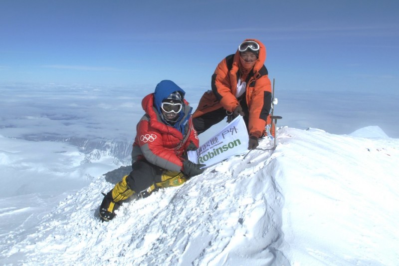 鲁滨逊在搭帐篷时遇到的三个困难,鲁滨逊登山杖的泥托怎么卸掉