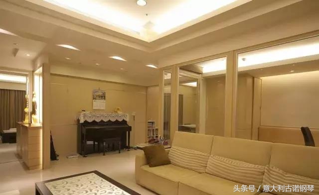 钢琴搬回家方法,钢琴在客厅如何布置