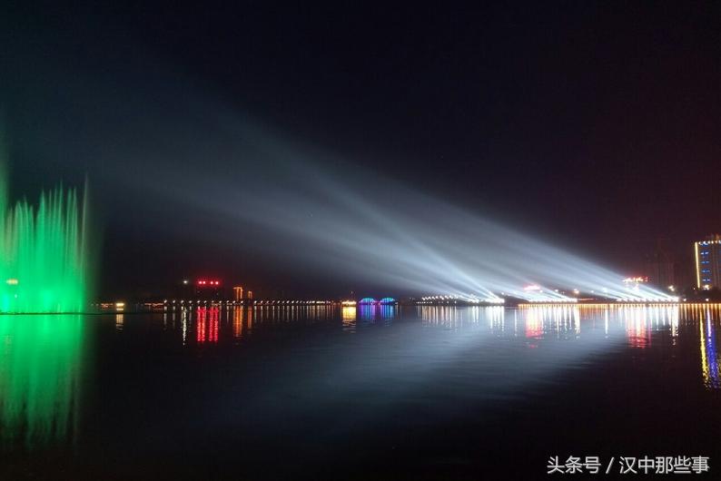 夜色dj女声版敢问路在何方,敢问路在何方路就在你脚下图片