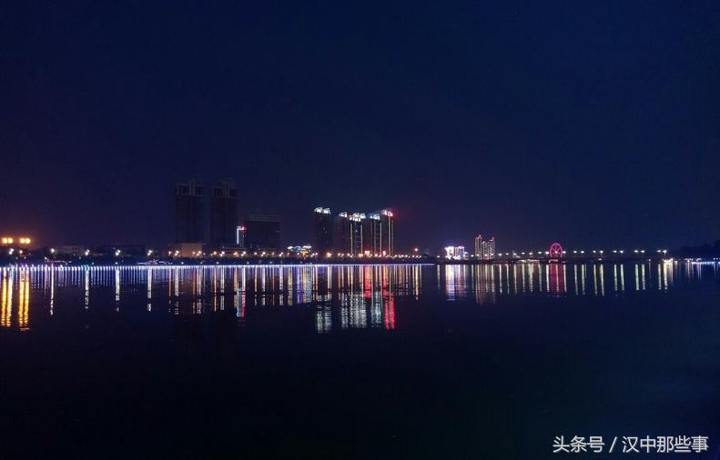 夜色dj女声版敢问路在何方,敢问路在何方路就在你脚下图片