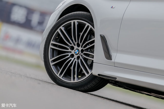 宝马530li尊享m运动版测试,宝马530lixdrive豪华版试驾