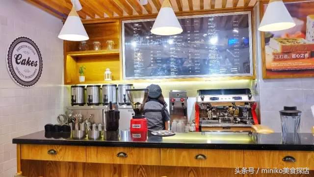 西南第一家吐司专门店，一出炉10分钟抢光！