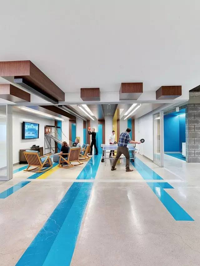 把办公室装修成咖啡店,高级感100平米办公室设计效果