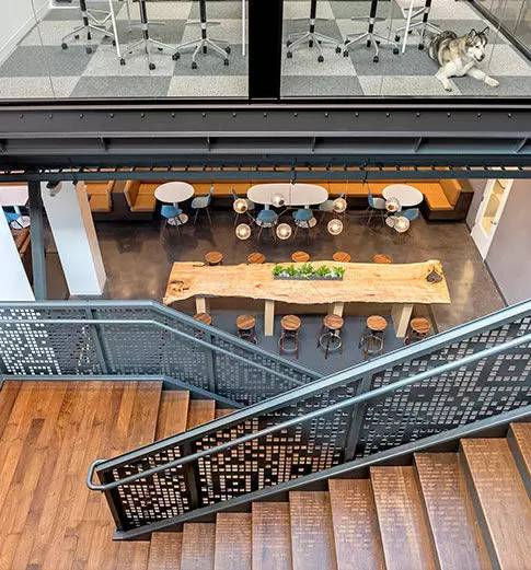 把办公室装修成咖啡店,高级感100平米办公室设计效果