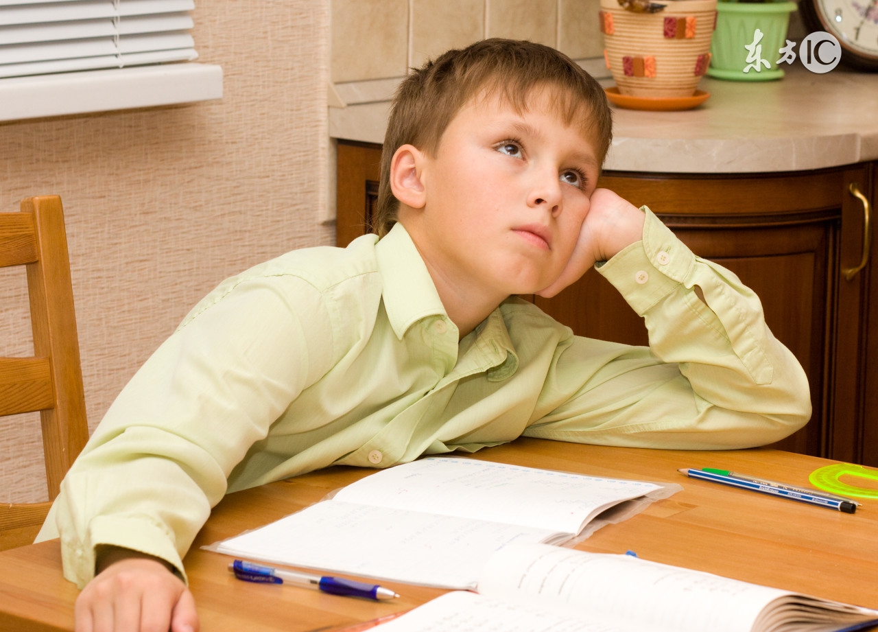 阳明教育：孩子对自己的分数无所谓，爸妈就得这样做了！