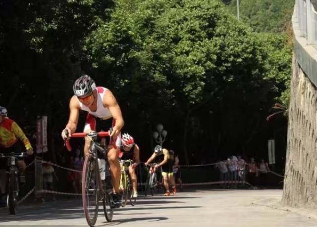 选手故事|厦门站男子冠军肖晓晶像科比热爱篮球一样,热爱打铁