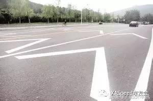 高速行驶遇到这4种标线要当心,高速路上那些让你凌乱的路面标线