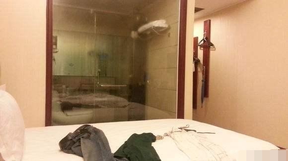 上周末和男朋友去旅游，发现酒店卫生间做成透明的，什么原因啊？