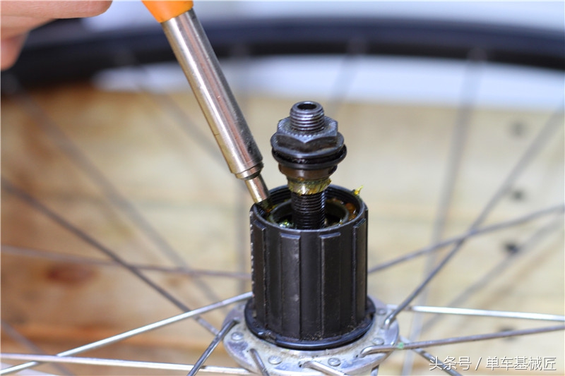 花鼓轴承拆卸技巧,拆滚珠花鼓需什么工具