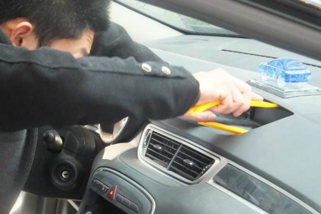 汽车怎么安装高德导航,汽车导航卡正确安装方法