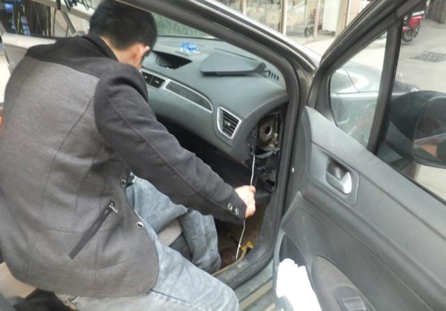 汽车怎么安装高德导航,汽车导航卡正确安装方法