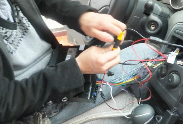 汽车怎么安装高德导航,汽车导航卡正确安装方法