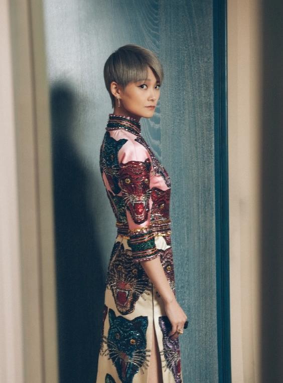 前卫华丽背后是谦虚勤恳这样的春春值得拥有更多