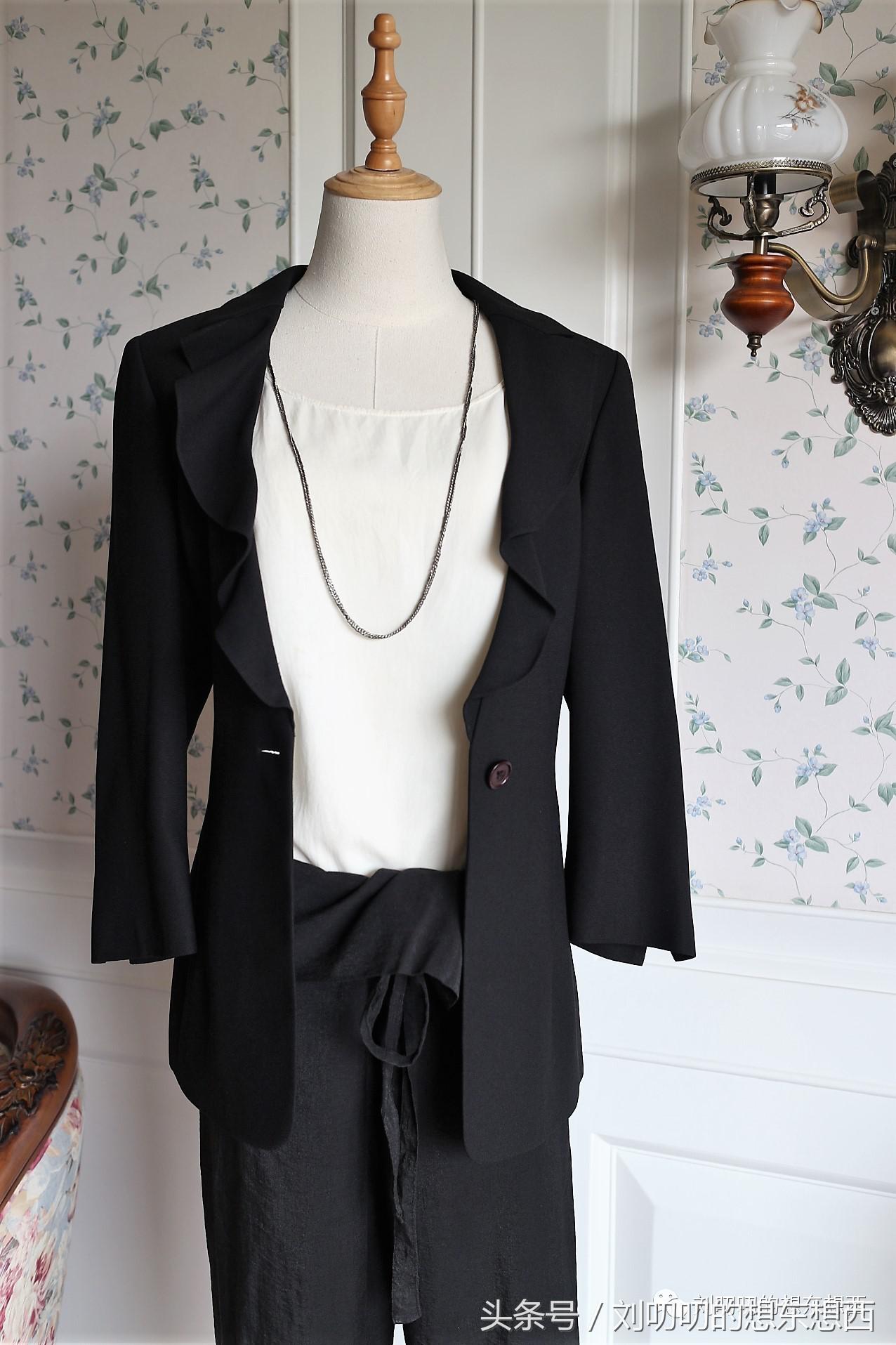 如何把严肃的正装西服穿出不羁感-一日一Look之黑白配二