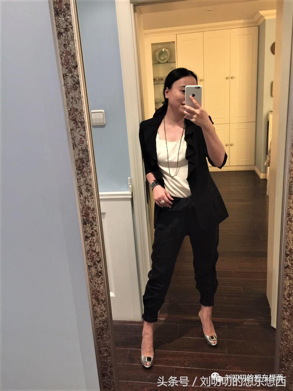 如何把严肃的正装西服穿出不羁感-一日一Look之黑白配二