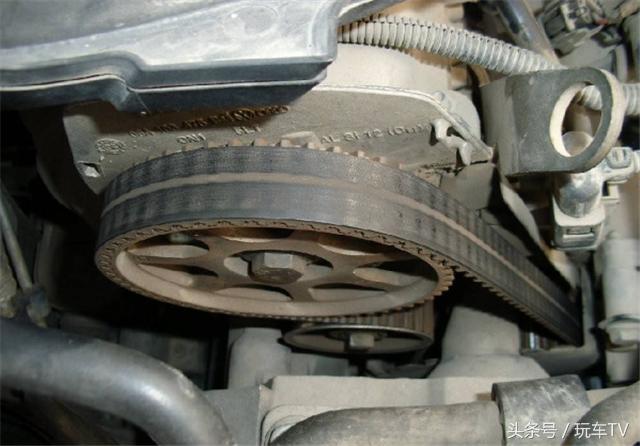 汽车皮带发出刺耳吱吱声,车子皮带声
