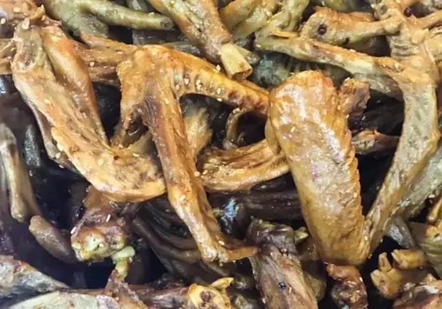 成都的夏夜,就适合穿起拖板儿鞋,整点卤菜,来盘冷啖杯!