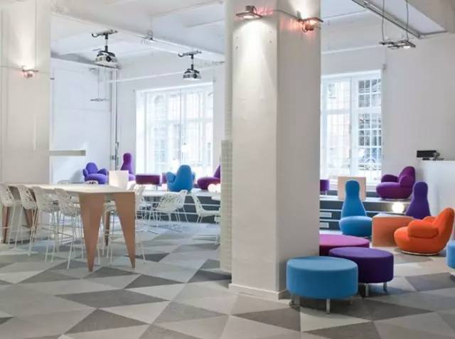 把办公室装修成咖啡店,高级感100平米办公室设计效果