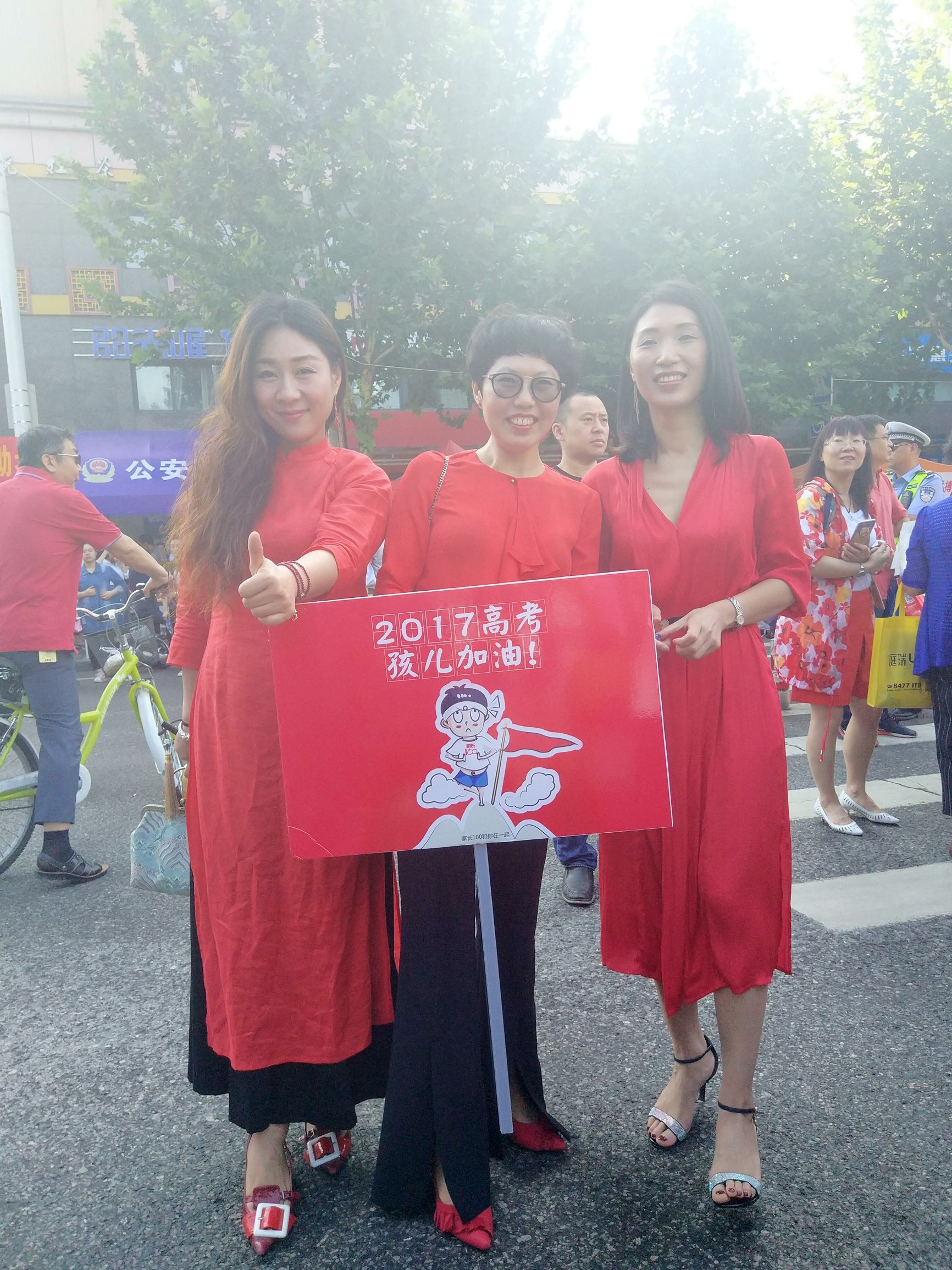 十三年爱心助考896用爱点亮江城