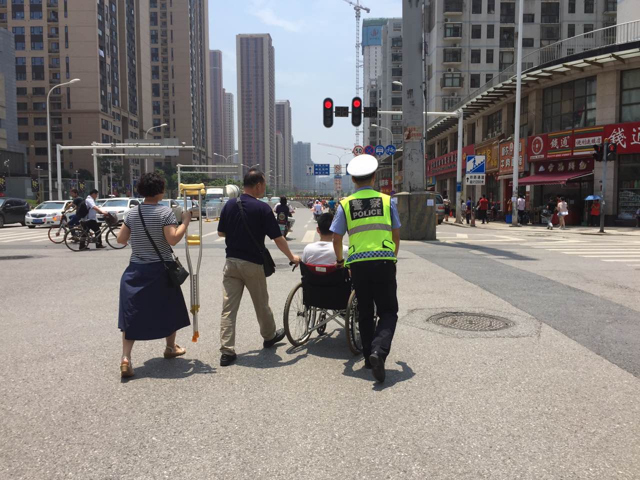 十三年爱心助考896用爱点亮江城